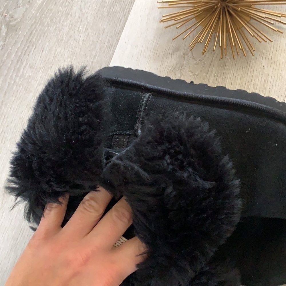 UGG Bailey Button Black Boots size 6 leather sheepskin lining winter cozy - Picture 14 of 16